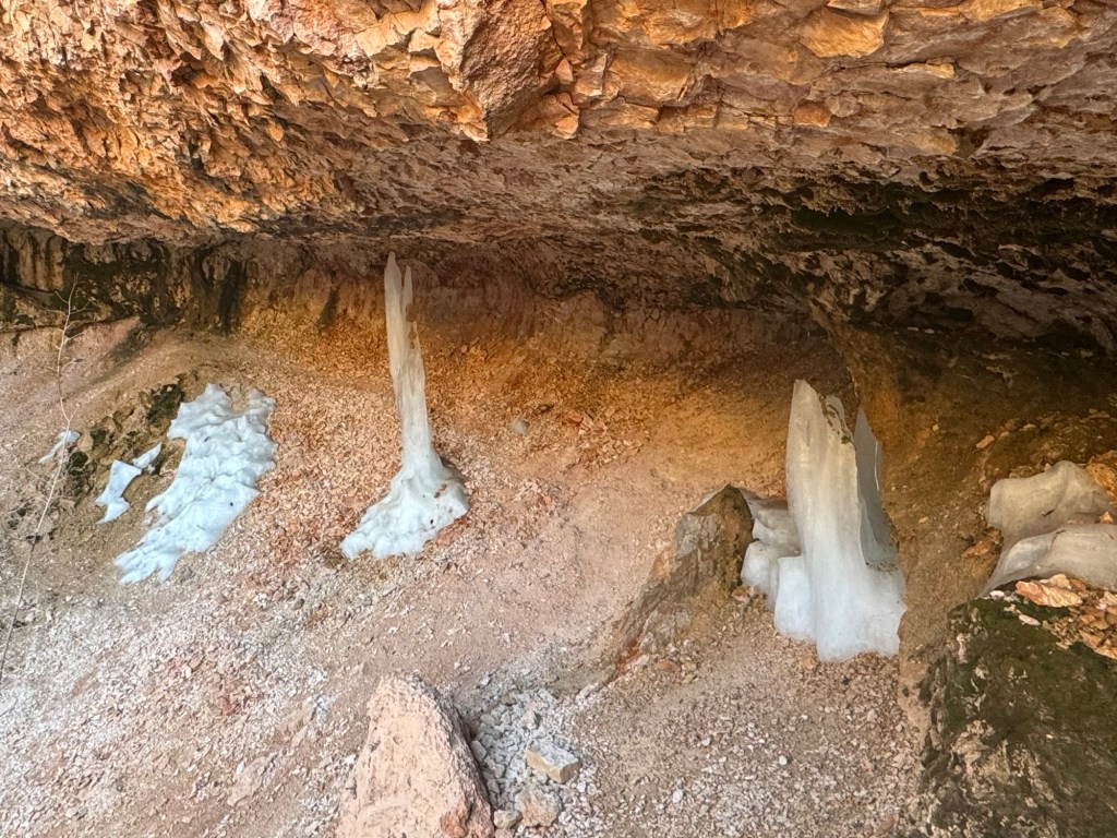 Bryce Canyon: Mossy (icy)&nbsp;cave